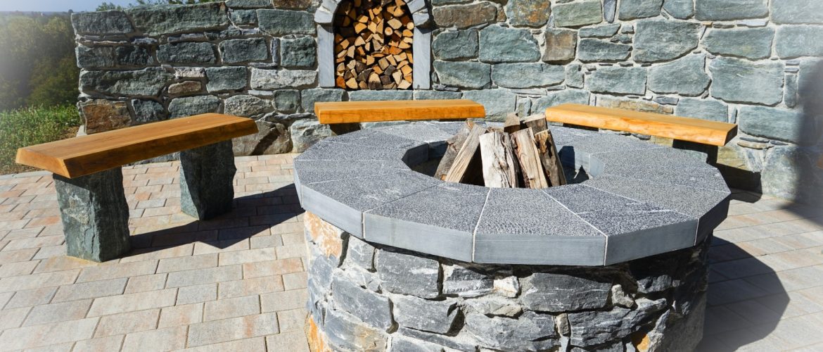 Feuerstelle mit Granit