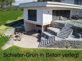 Schiefer-Grün in Beton verlegt