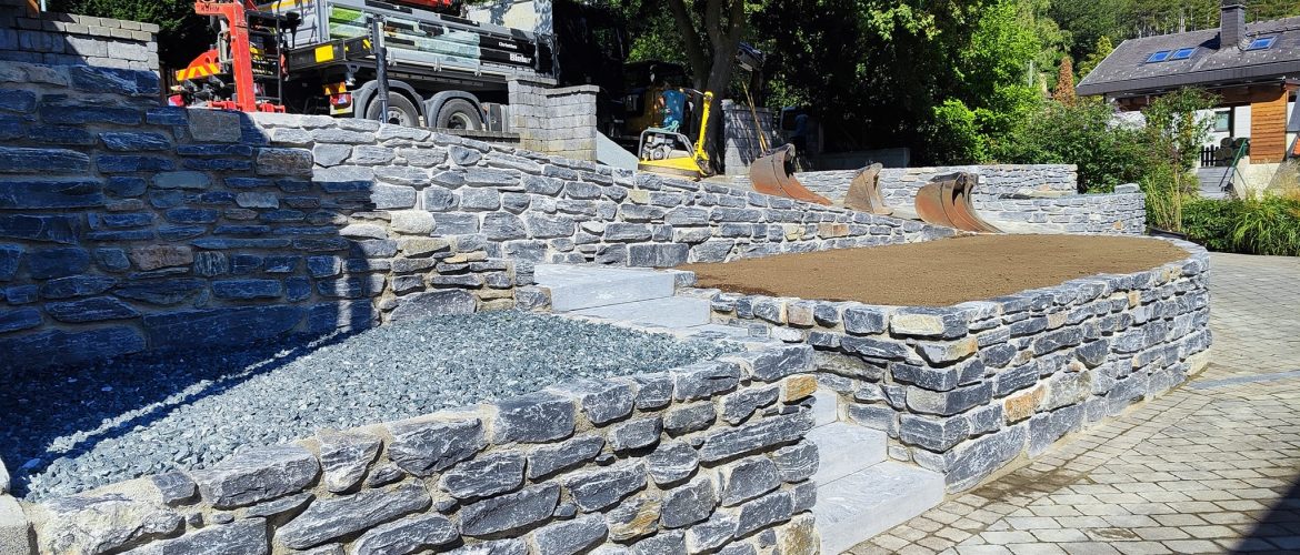 Natursteinmauer in Markt Piesting