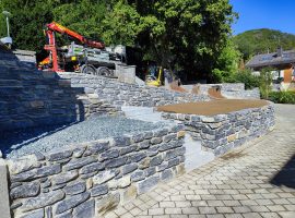 Natursteinmauer in Markt Piesting